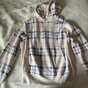 Champion Hoodie. 
Great color combination in great condition. 
Size Medium.